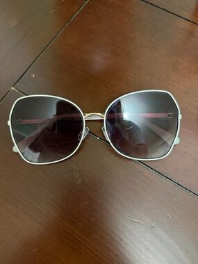 Women’s Oversized Metal Frame Sunglasses in Silver with Black Lenses